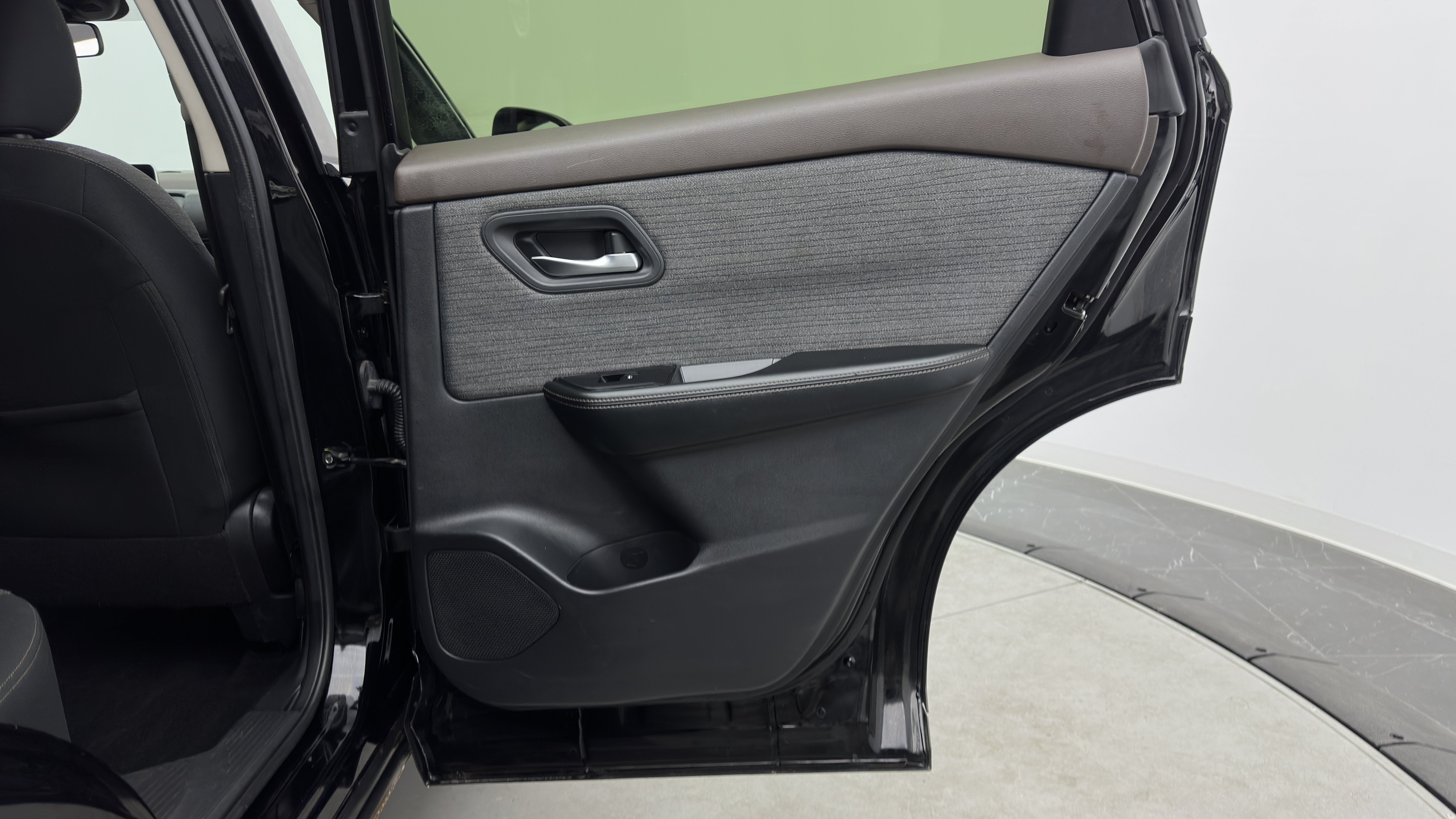 Used 2023 Nissan Rogue SV FWD image 33