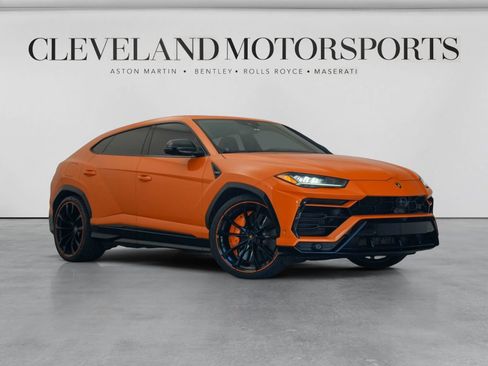 Used 2022 Lamborghini Urus AWD/4WD image 1