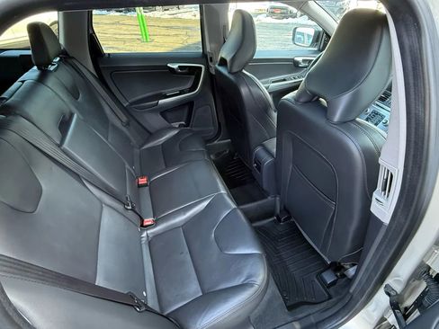 Used 2017 Volvo XC60 T6 Dynamic w/ Preferred Option Package image 30