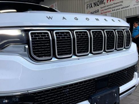 Used 2024 Jeep Wagoneer Series II w/ Flexible Seating Group RWD image 27