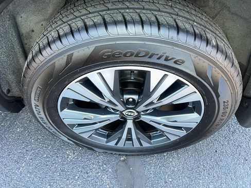 Used 2022 Nissan Rogue SV w/ SV Premium Package image 9