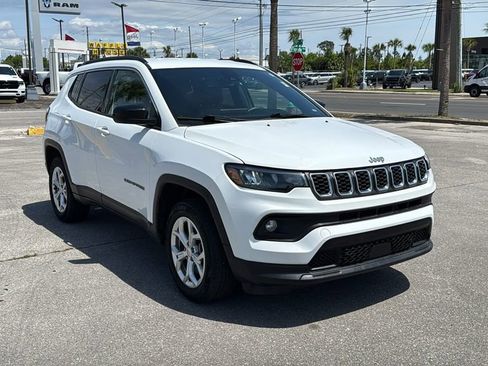 Used 2024 Jeep Compass Latitude AWD/4WD image 8