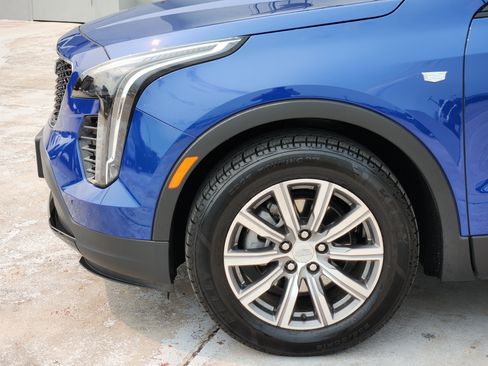 Used 2022 Cadillac XT4 Sport w/ Sun And Sound Package AWD/4WD image 9