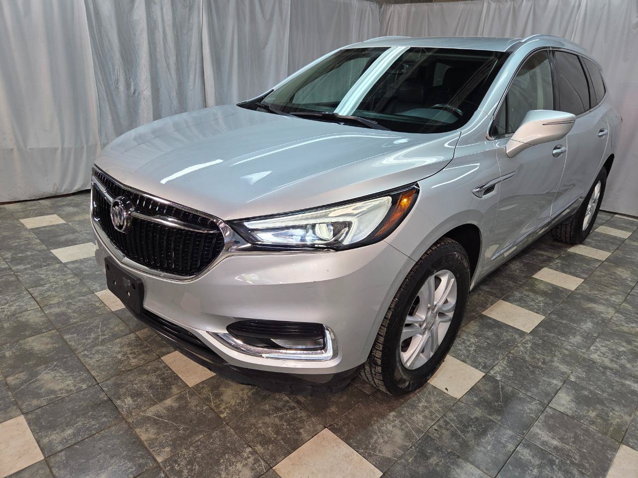 Used 2019 Buick Enclave Essence AWD/4WD image 2