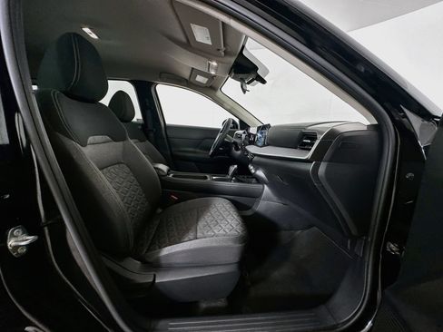 Used 2025 Nissan Kicks SV AWD/4WD image 29