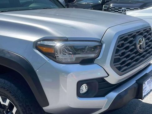 Used 2022 Toyota Tacoma TRD Off-Road w/ Technology Package AWD/4WD image 10