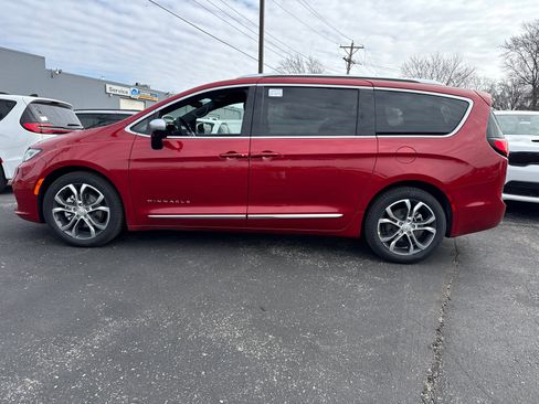 New 2026 Chrysler Pacifica Pinnacle image 3