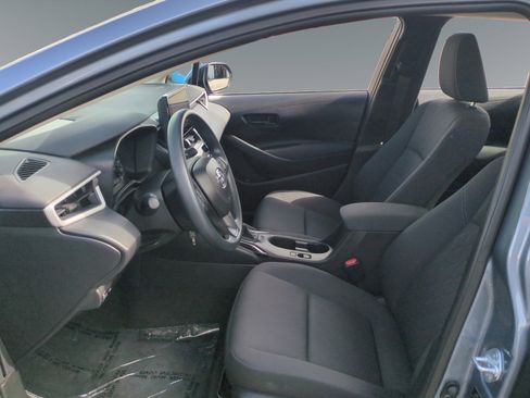 Used 2025 Toyota Corolla LE image 11
