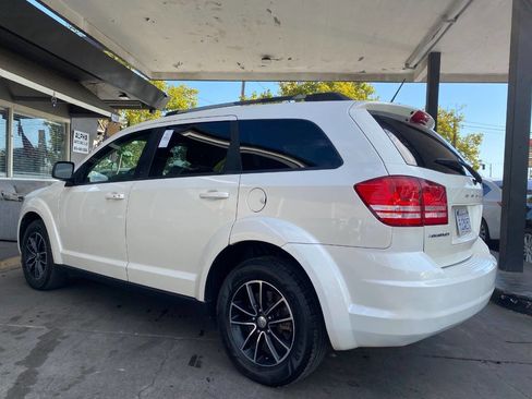 Used 2017 Dodge Journey SE w/ Flexible Seating Group image 10