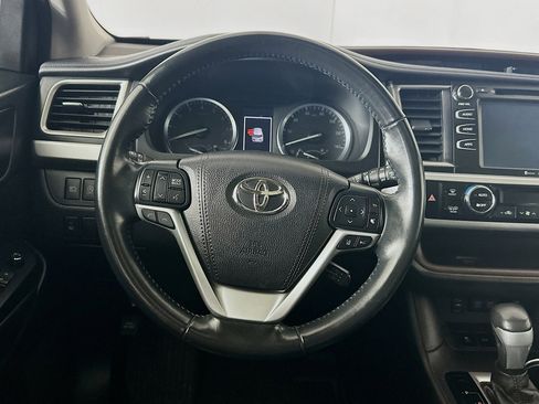 Used 2017 Toyota Highlander XLE image 18