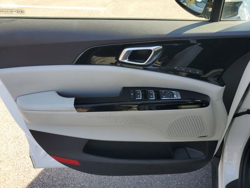 Used 2022 Kia Carnival SX Prestige image 21