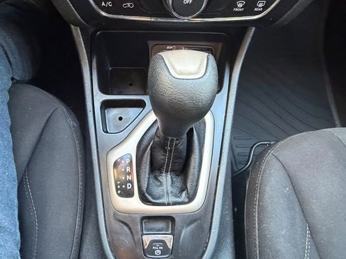 Used 2017 Jeep Cherokee Latitude FWD image 21