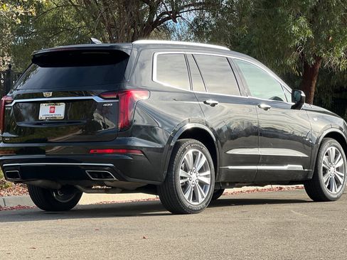 Used 2023 Cadillac XT6 Premium Luxury image 4