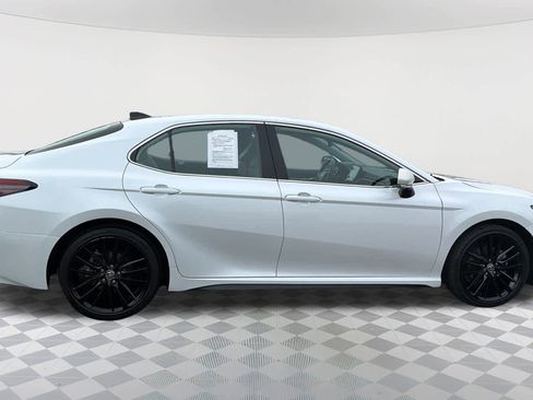 Used 2022 Toyota Camry XSE image 4