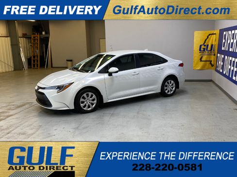 Used 2026 Toyota Corolla LE FWD image 5