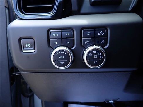 Used 2025 GMC Sierra 2500 AT4 w/ AT4 Premium Plus Package AWD/4WD image 18