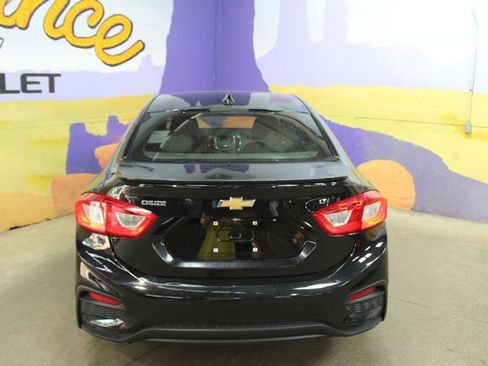 Used 2017 Chevrolet Cruze LT w/ LT Convenience Package FWD image 7