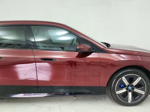 Used 2023 BMW iX xDrive50 w/ Premium Package image 8