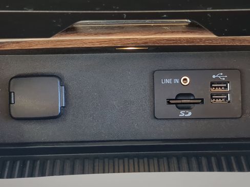 Used 2015 Ford F150 Lariat w/ Equipment Group 502A Luxury image 54