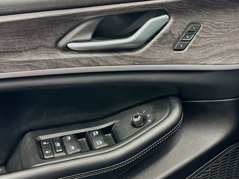 Used 2024 Jeep Grand Cherokee L Limited w/ Luxury Tech Group II image 15