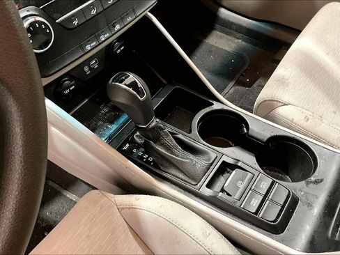 Used 2021 Hyundai Tucson SE image 15