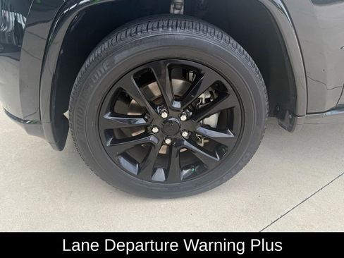 Certified 2022 Jeep Grand Cherokee Laredo X image 33