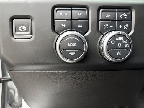 Used 2024 GMC Sierra 2500 AT4 w/ AT4 Premium Plus Package image 18