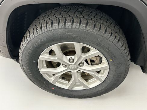 Used 2023 Jeep Grand Cherokee L Limited AWD/4WD image 11