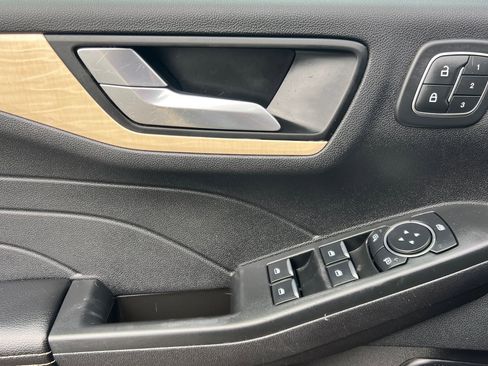 Used 2022 Ford Escape Titanium w/ Titanium Elite Package image 12