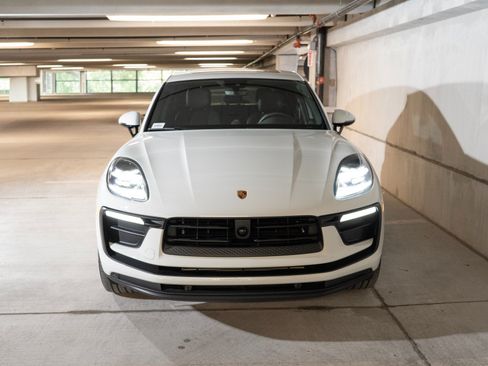 Certified 2024 Porsche Macan AWD/4WD image 6