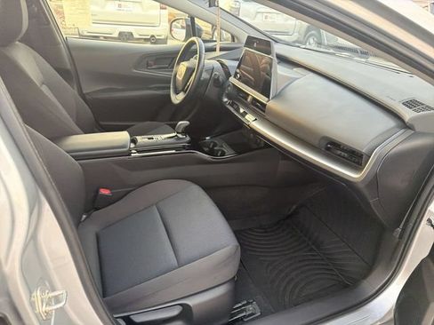 Certified 2025 Toyota Prius LE FWD image 26
