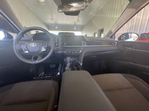 Used 2025 Toyota Camry LE image 31