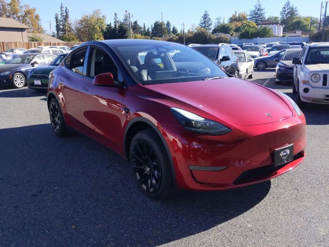 Used 2025 Tesla Model Y Long Range RWD image 3