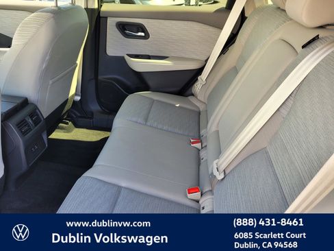 Used 2023 Nissan Rogue SV image 11