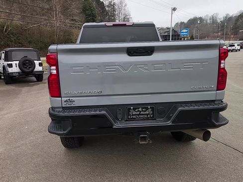 Used 2025 Chevrolet Silverado 2500 Custom w/ Custom Value Package image 9