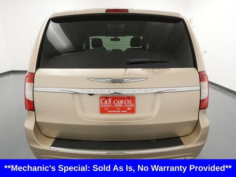 Used 2012 Chrysler Town & Country Touring-L w/ Driver Convenience Group FWD image 7