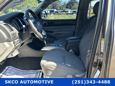 Used 2015 Toyota Tacoma 4x4 Access Cab V6 w/ TRD Off-Road Package image 10