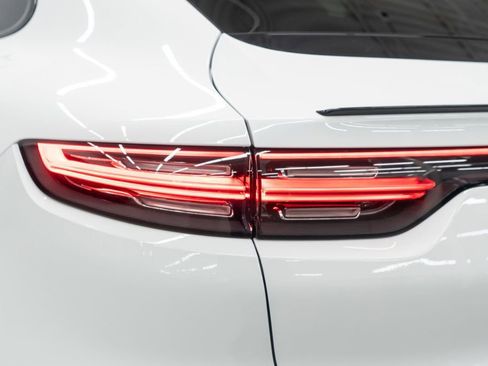 Used 2023 Porsche Cayenne Platinum Edition image 41