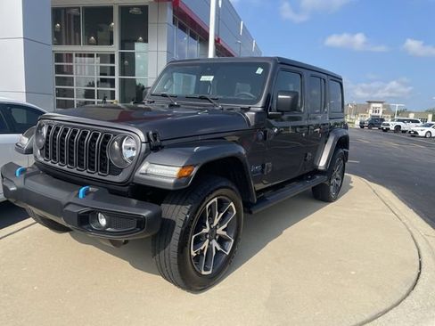 Used 2024 Jeep Wrangler Unlimited w/ Convenience Group AWD/4WD image 12