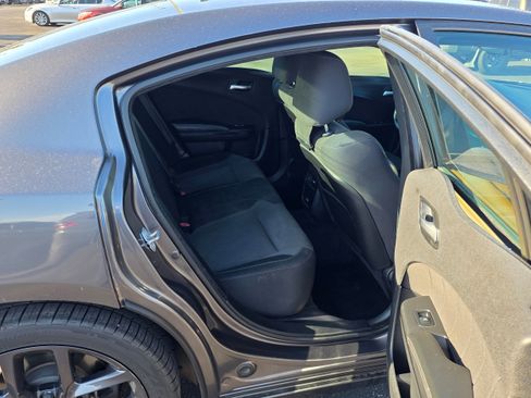 Used 2017 Dodge Charger SXT w/ Blacktop Package RWD image 23