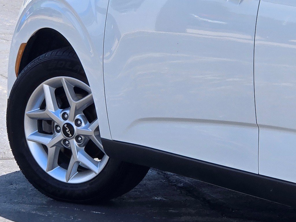 Used 2025 Kia Soul LX w/ LX Technology Package FWD image 15