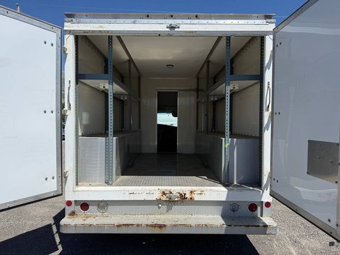 Used 2005 Ford E-350 and Econoline 350 Super Duty RWD image 14