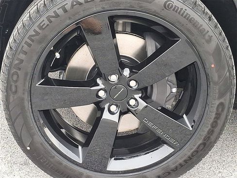 New 2026 Land Rover Defender 110 X-Dynamic SE image 5