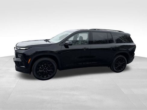 Used 2025 Chevrolet Traverse LT w/ Sun and Wheel Package image 2