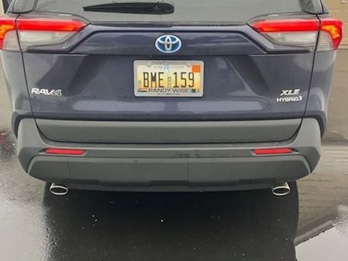 Used 2024 Toyota RAV4 XLE w/ Convenience Package image 2