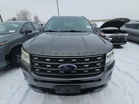 Used 2017 Ford Explorer XLT w/ Equipment Group 202A AWD/4WD image 2