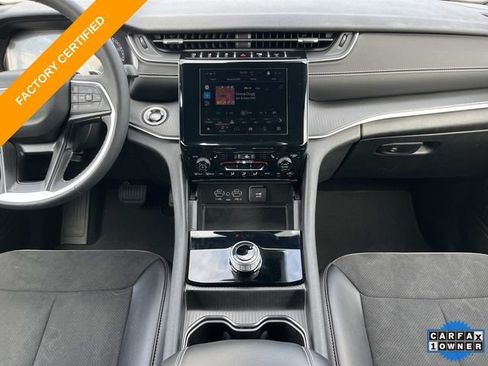 Used 2024 Jeep Grand Cherokee Altitude AWD/4WD image 15