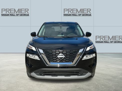 Used 2022 Nissan Rogue SV image 2