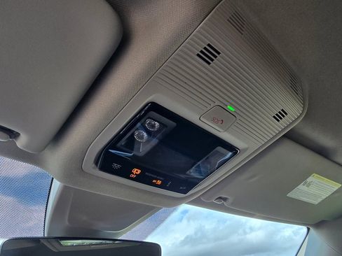 Used 2024 Volkswagen Atlas SE image 24