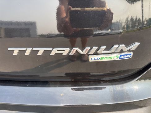 Used 2020 Ford Edge Titanium image 9